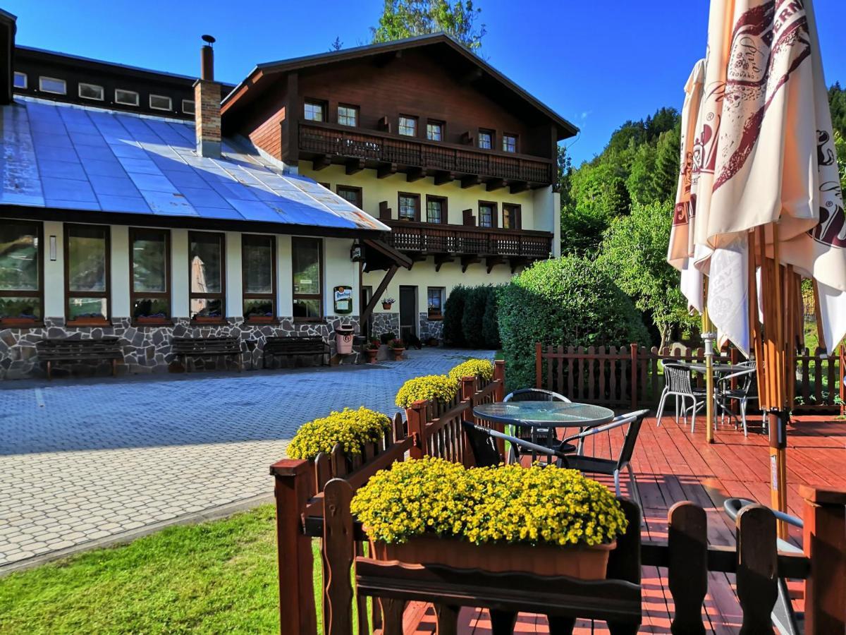 Rodinny "Hotel U Mustku" Desná Exteriör bild